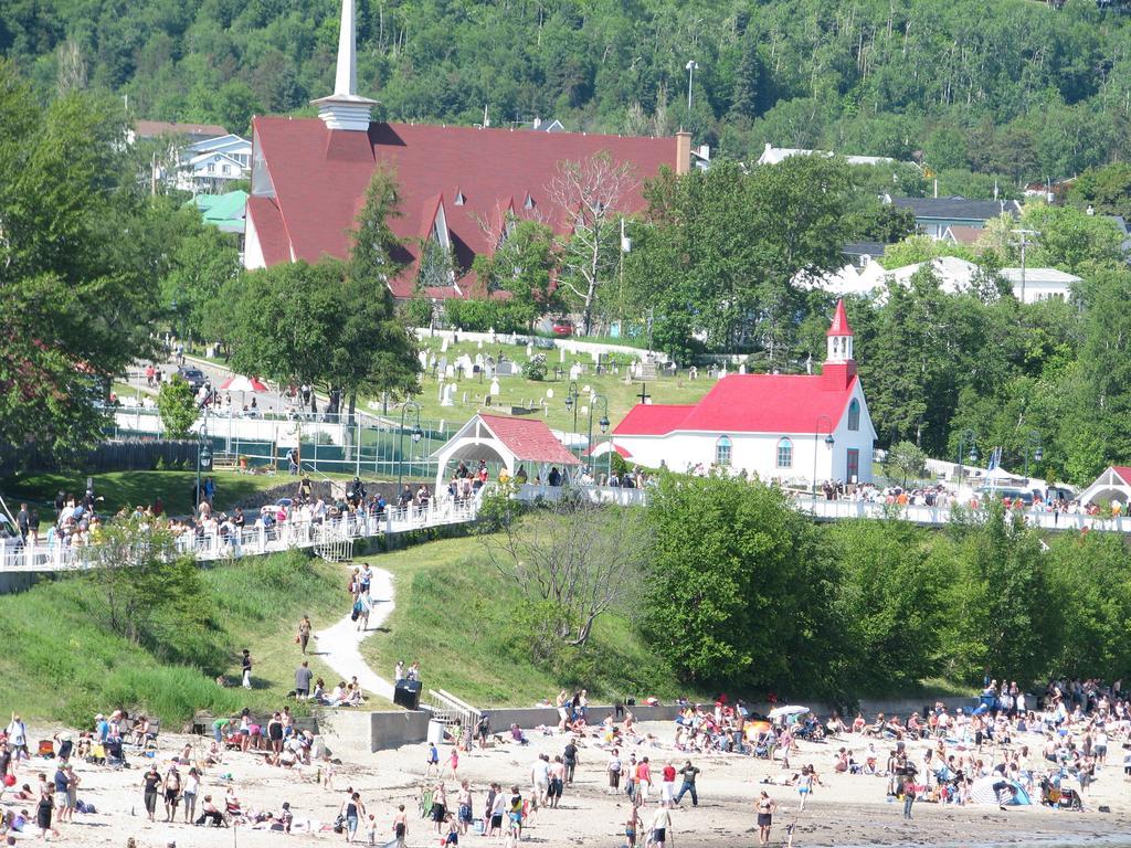 Hotel Le Pionnier Tadoussac Exterior photo