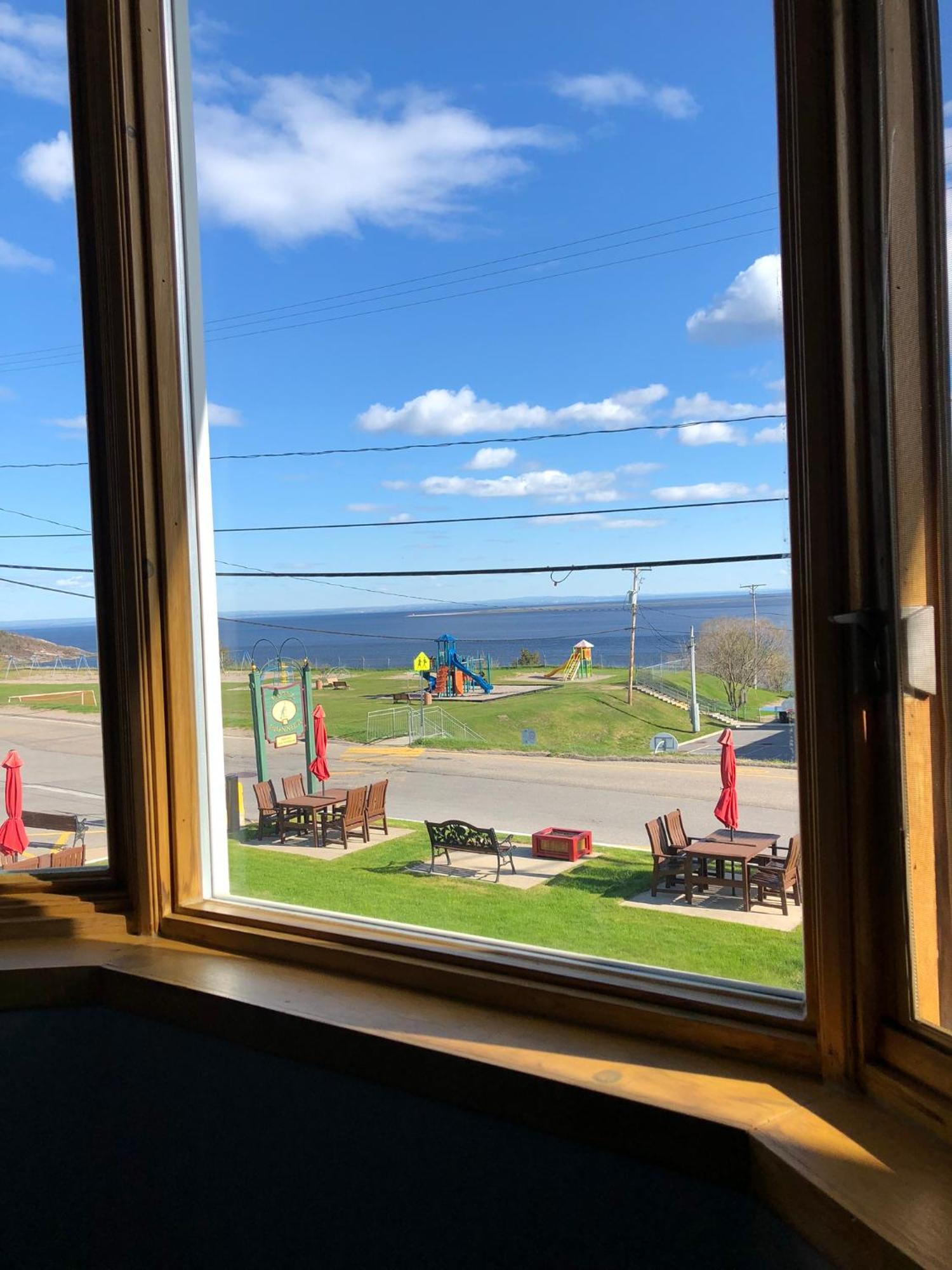 Hotel Le Pionnier Tadoussac Exterior photo