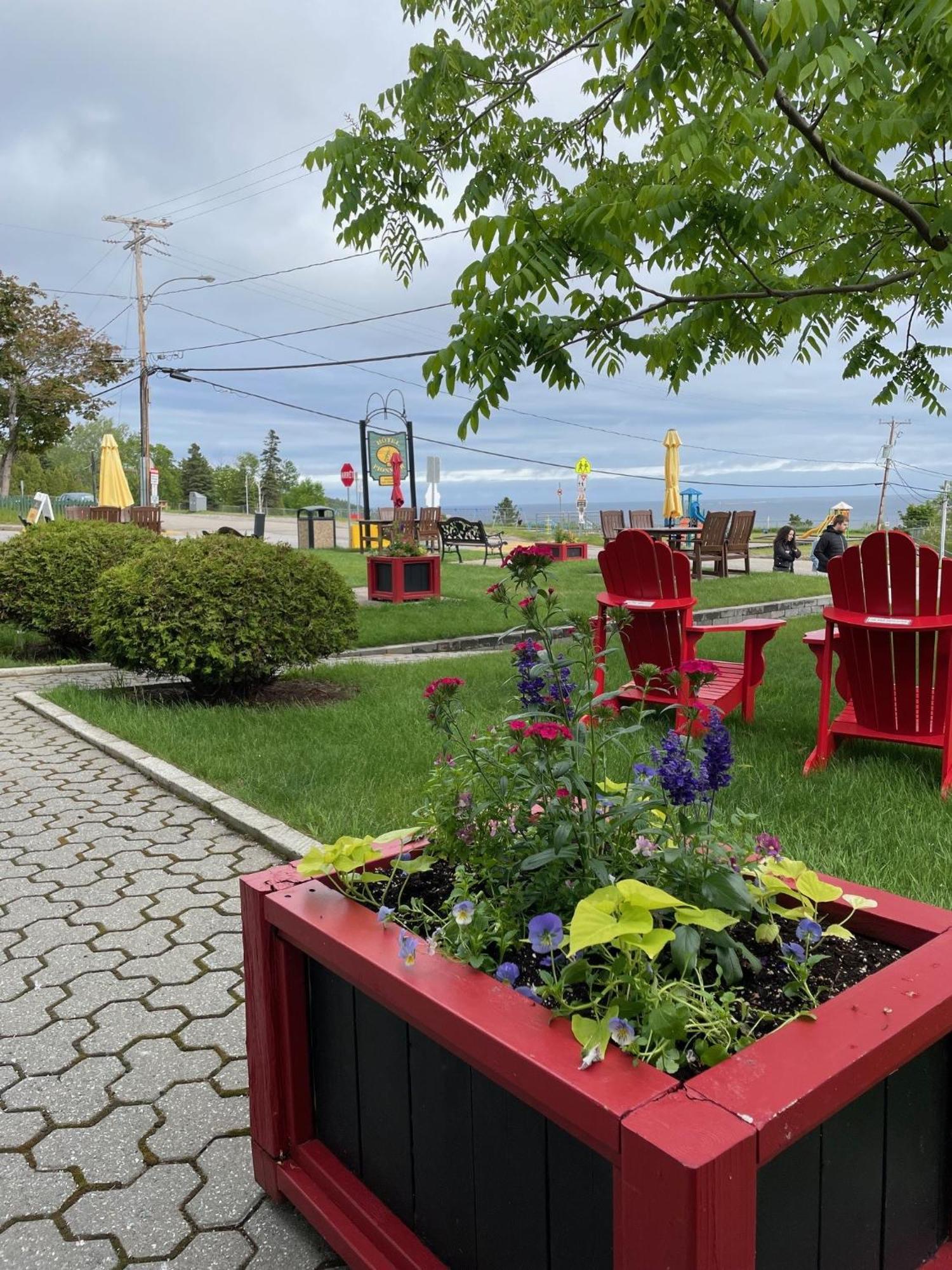 Hotel Le Pionnier Tadoussac Exterior photo