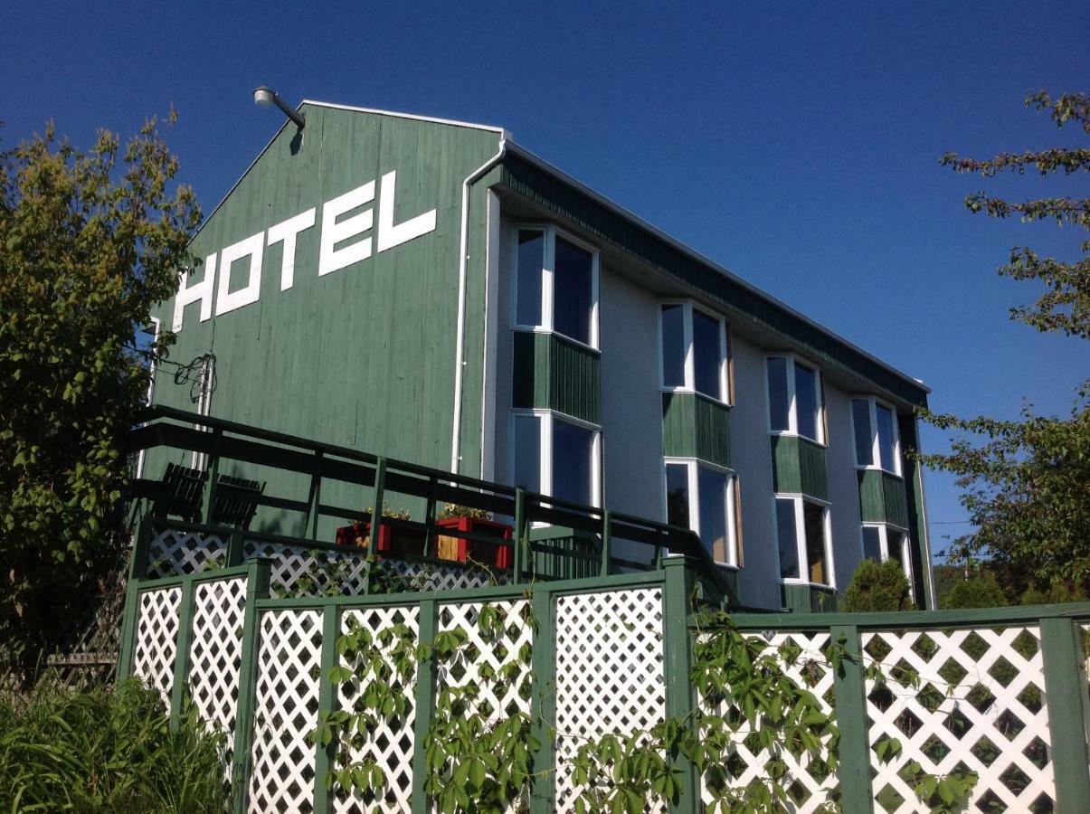 Hotel Le Pionnier Tadoussac Exterior photo