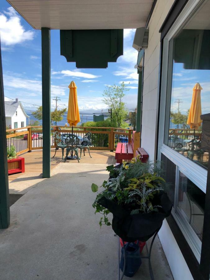 Hotel Le Pionnier Tadoussac Exterior photo